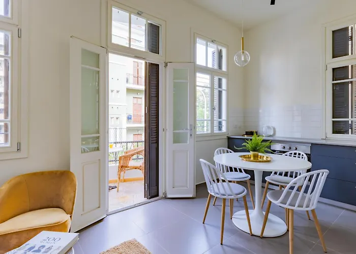 Boutique Patio Apartments Next To Rothschild Blvd