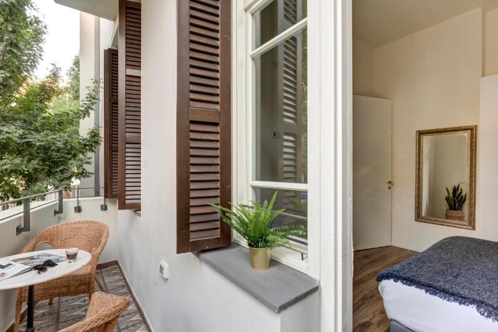 Boutique Patio Next To Rothschild Blvd Apartment *