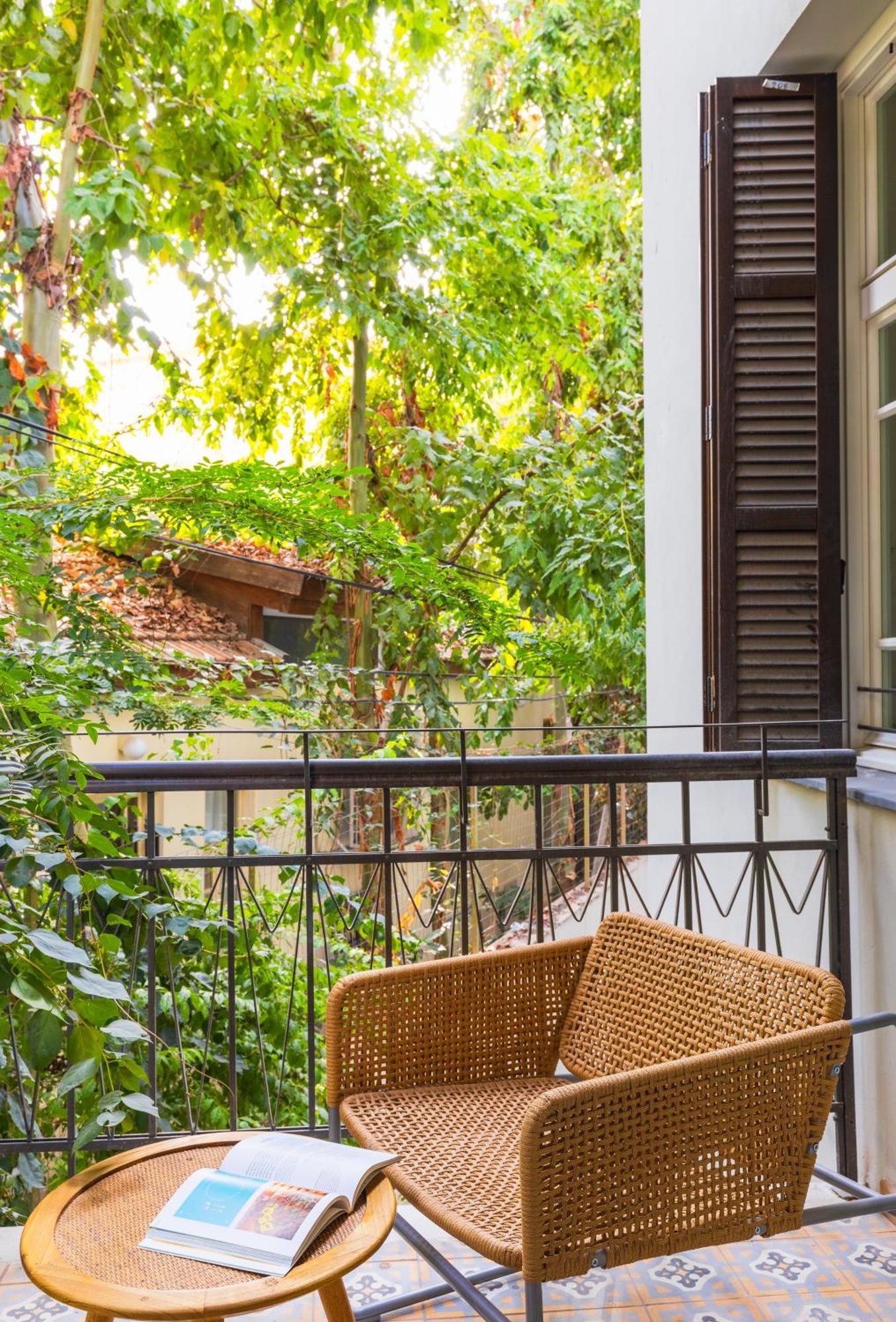 Boutique Patio Next To Rothschild Blvd